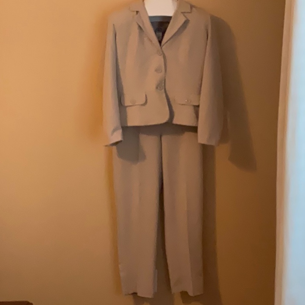 BFA Classic Size 14 Cream Lined Jacket and Pants